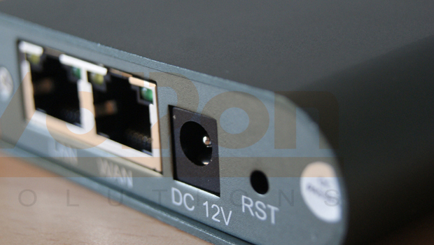 A Quick Look and Review of the Dinstar DWG2000-1G GSM VoIP Gateway